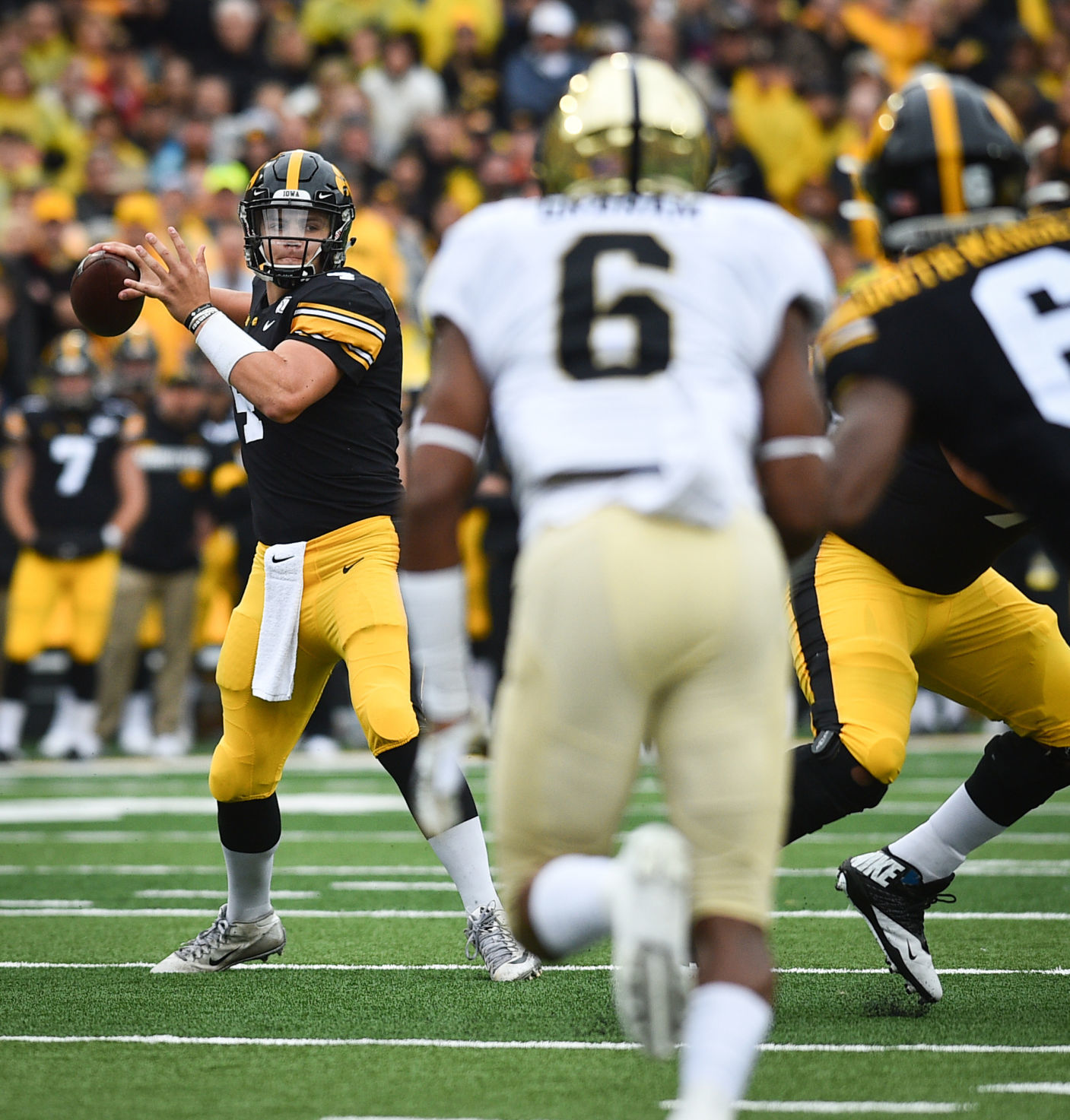 101919-qct-spt-purdue-ia-foot-013a.jpg